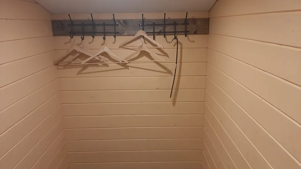 Новые деревянные дома в предгорье Уральских горберегу 3 рек