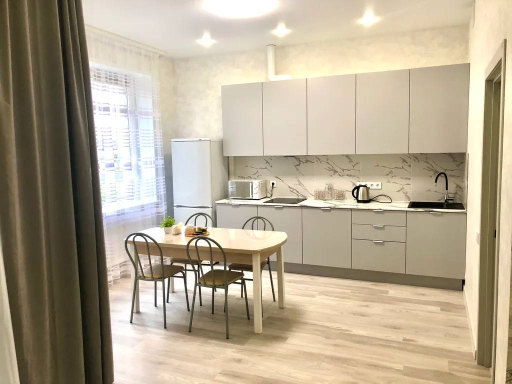 Уютная квартира с высокими потолками — аренда посуточно в Ижевск