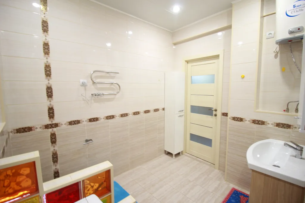 Большая двухкомнатная квартира в центре города с удобной транспортной доступностью