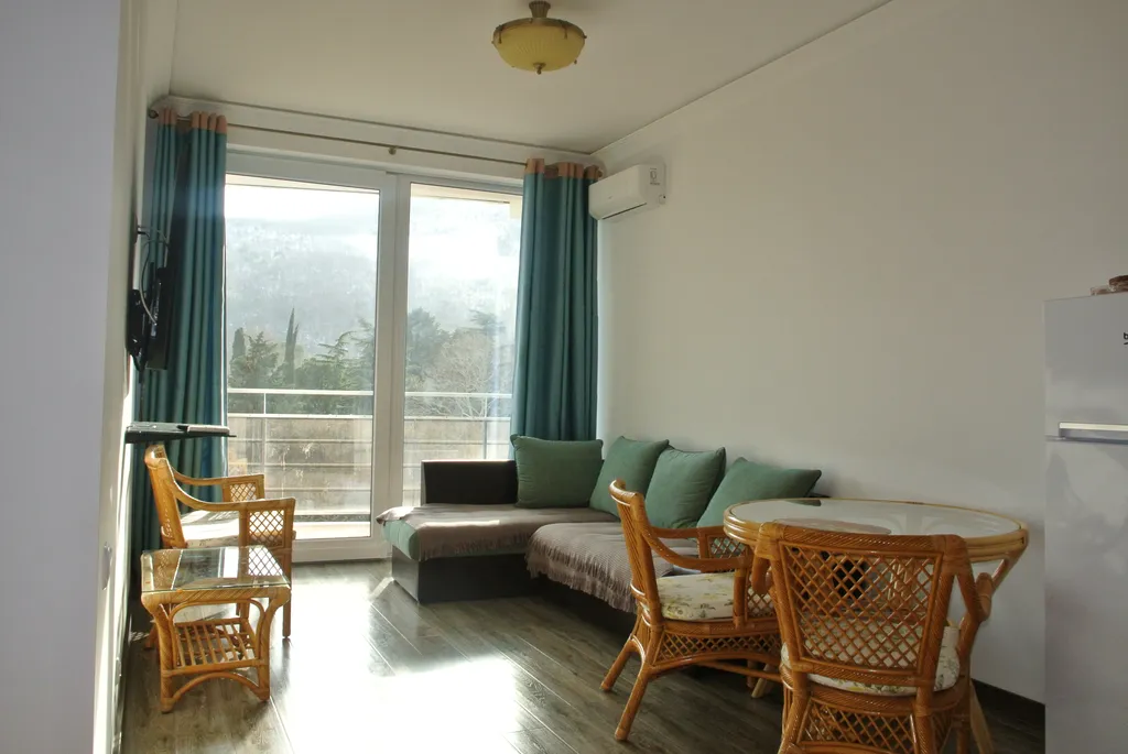 Ухоженная квартира в 300м от моря — аренда посуточно в Партенит