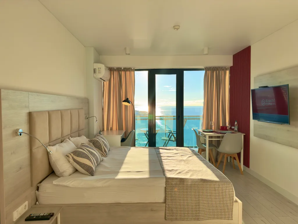 Солнечная студия на берегу моря