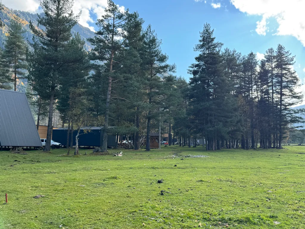 Коттедж в лесу рядом с рекой