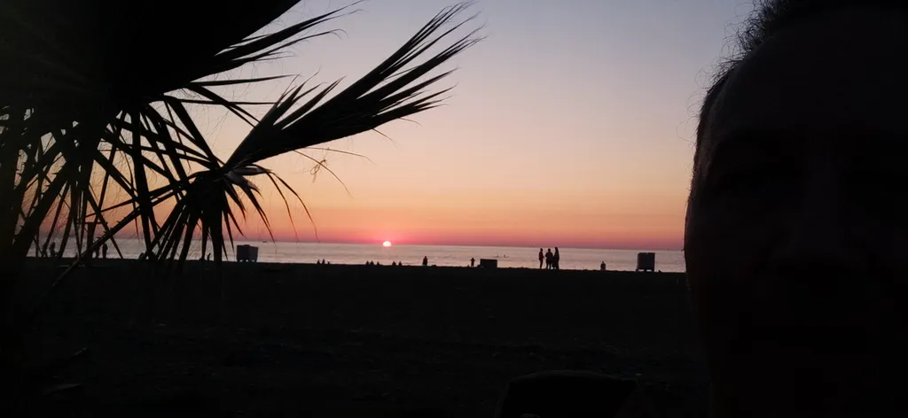 Апартамент-студия на первой линии от моря с танцующими фонтанами