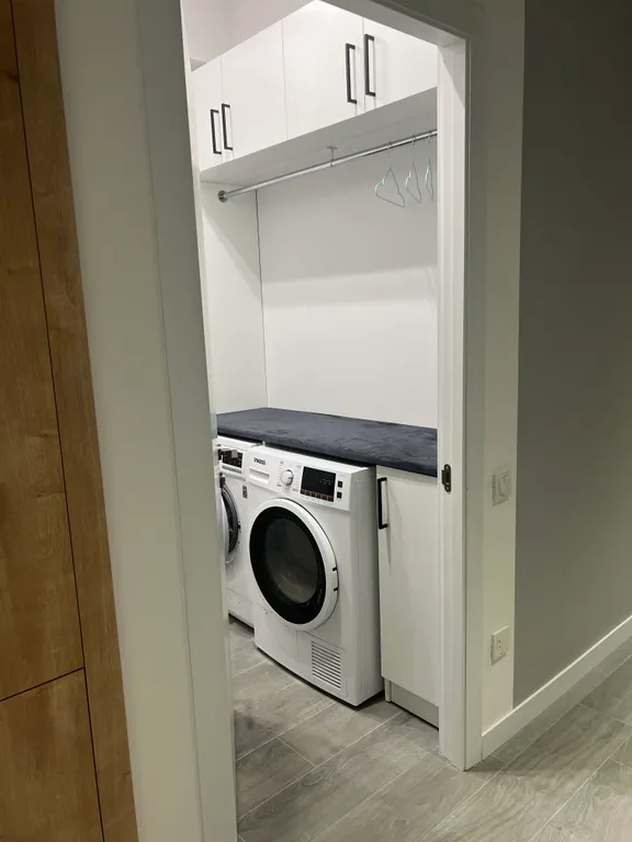 Студия с одной большой кроватью и видом на город