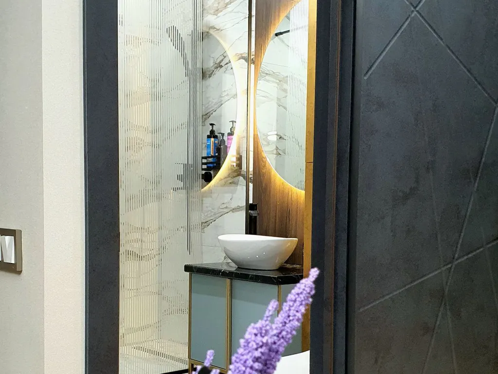 Уютная дизайнерская квартира с прекрасным видом из окна