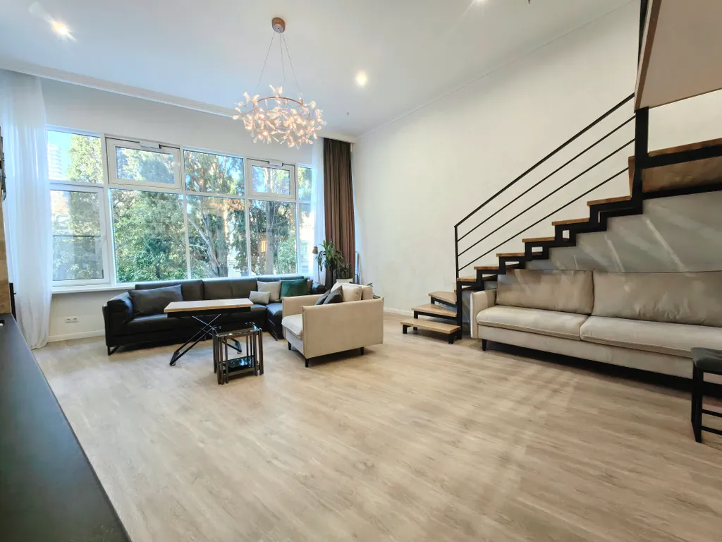 Двухуровневый апартамент в самом центре Сочи