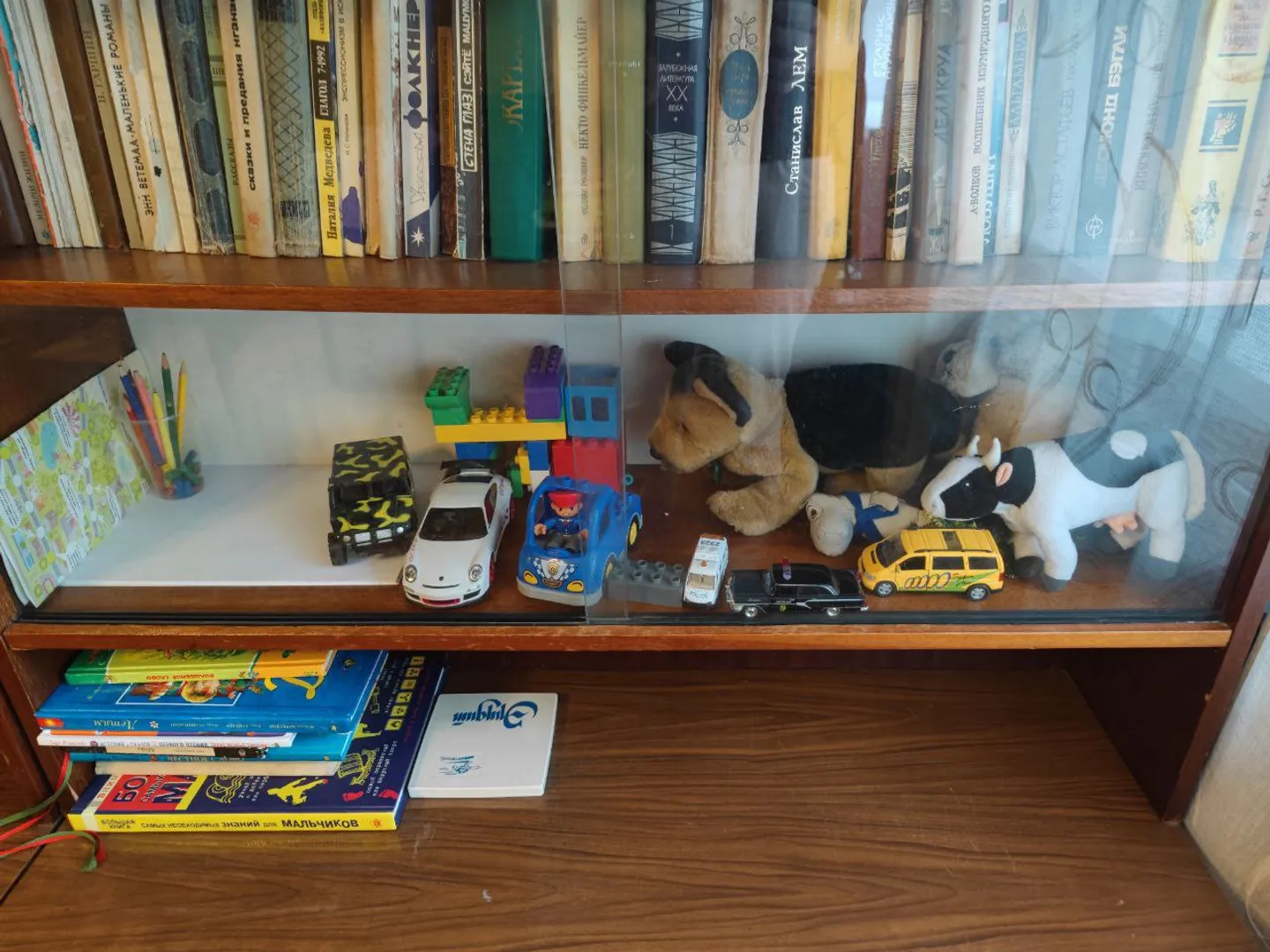 Для детей: игрушки, книжки, игры, карандаши
