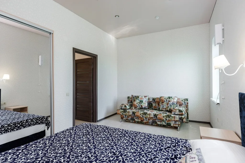 Апартаменты люкс двухкомнатные с большой лоджией и видом на море