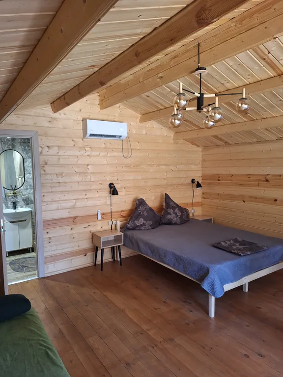 Коттедж Деревянный домик на Кипарисовой аллее — аренда посуточно в Пицунда