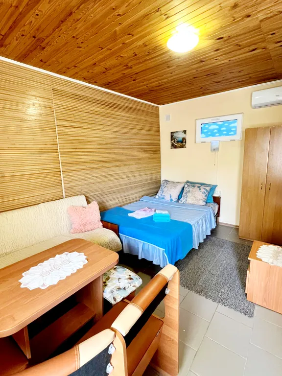 Семейный номер с диваном