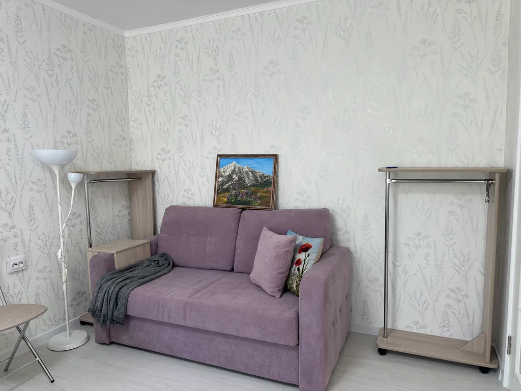 2 комнатная белая на Янышева