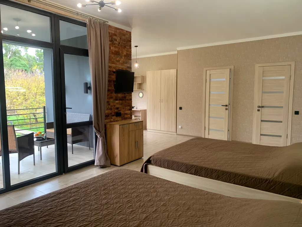 Комфортабельный дом с бассейном с видом на горы