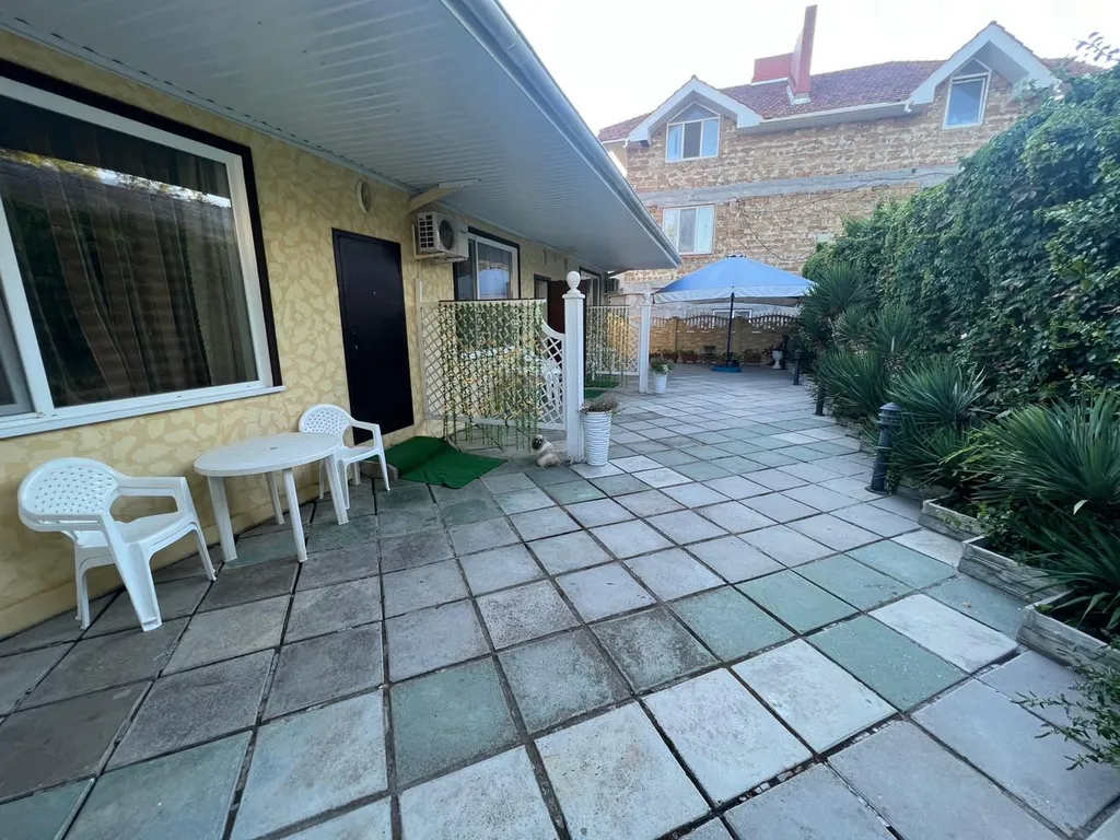 Уютный двор с закрытой территорией