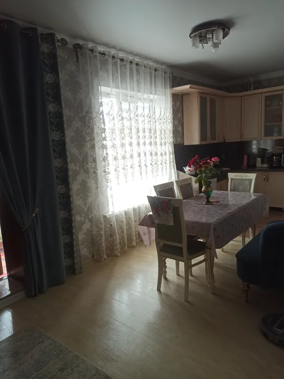 Уютный дом с панорамным видом на город и на горы