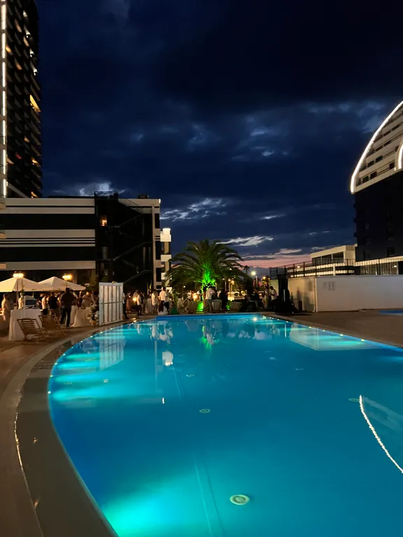 Стильный апартамент у побережья white sails с видом на море и горы