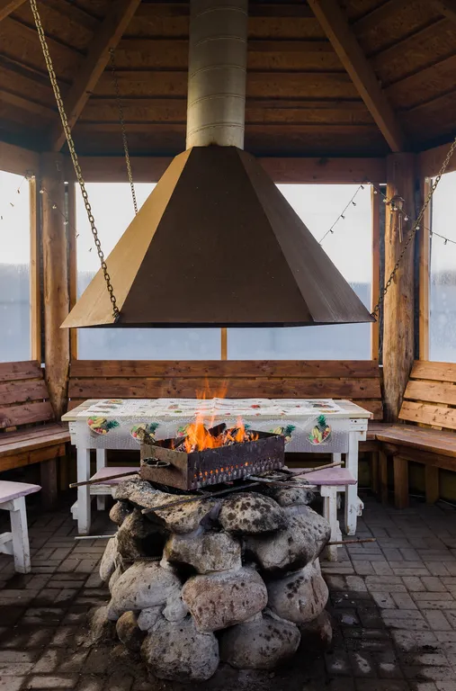 Уютный коттедж с панорамными окнами на берегу озера