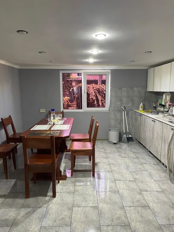 Комнаты в двухэтажном доме на берегу моря