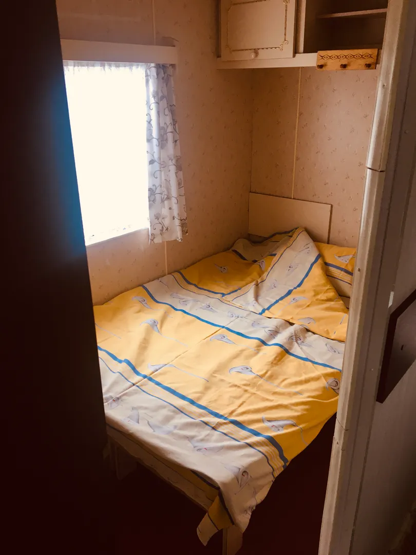 Первая комната с односпальной кроватью