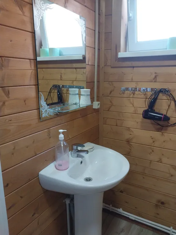 Коттедж Уютный домик со своим отдельным двориком — Кучугуры