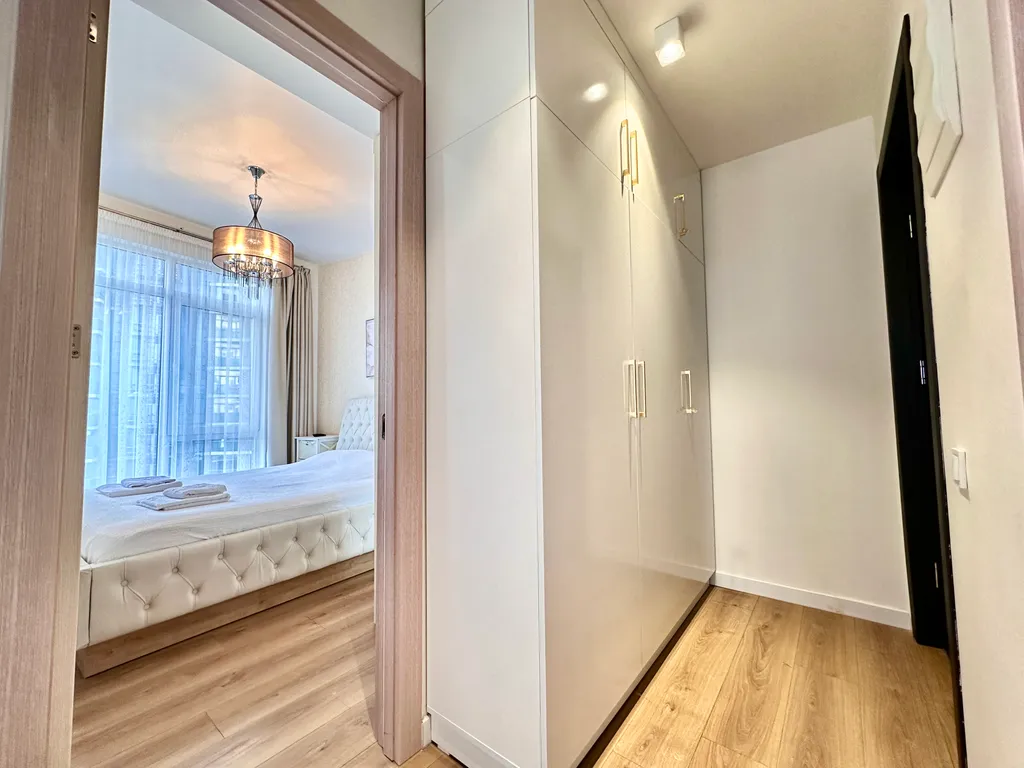 2-комнатный апартамент в ЖК White Sails с бассейном и парковкой