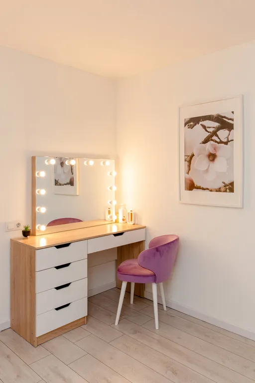 Коттедж Коттедж с панорамными окнами и террасой на крыше — Разметелево