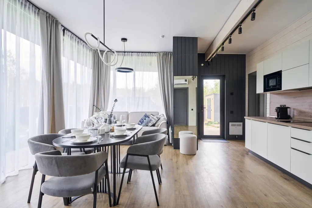 Большой панорамный дом с камином и сауной