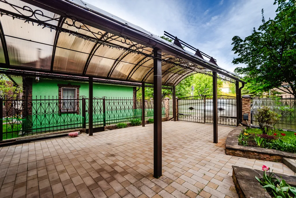 Дом с бассейном и сауной