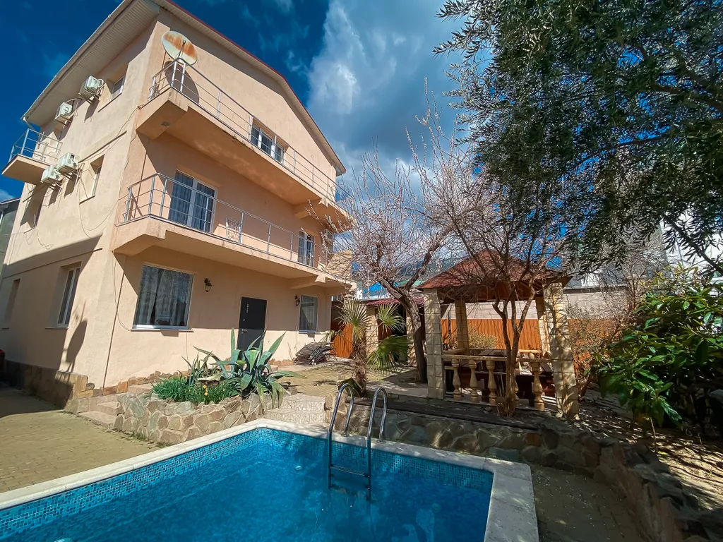 Коттедж Частный дом с видом на море возле Ялты — аренда посуточно в Отрадное