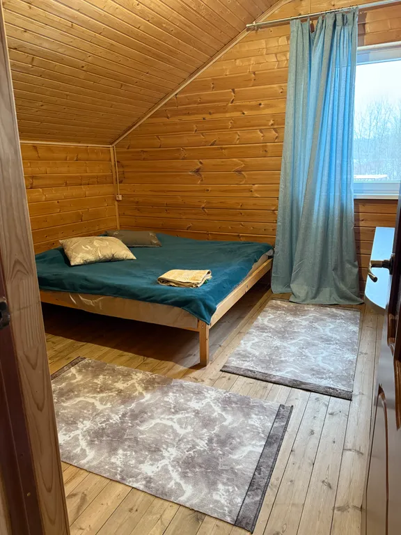 Уютный дом с пятью спальнями на берегу водохранилища