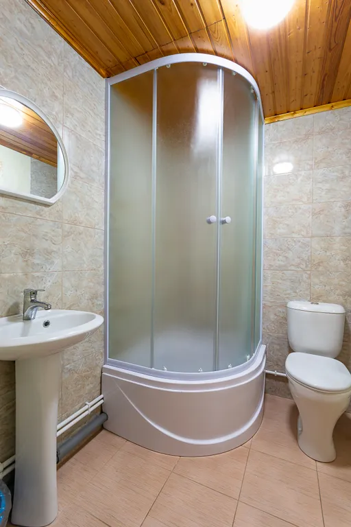 5 местный двухкомнатный номер с кухонной зоной, парковка в подарок