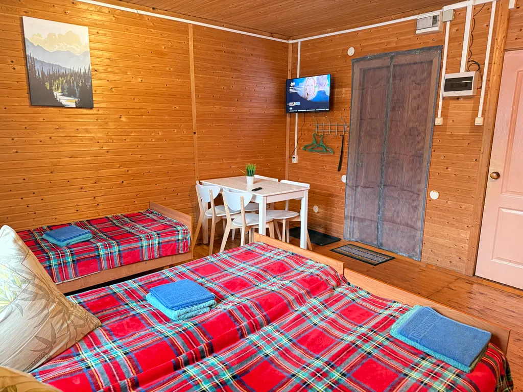 Квартира Жилая комната в деревянном домике четырёхместная — Апшеронск