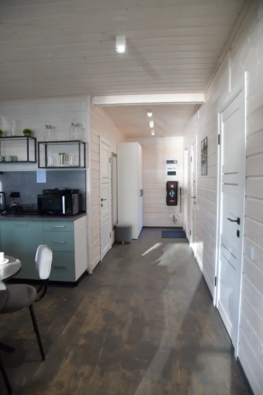 Дом на семью или компанию в лесу у большой воды