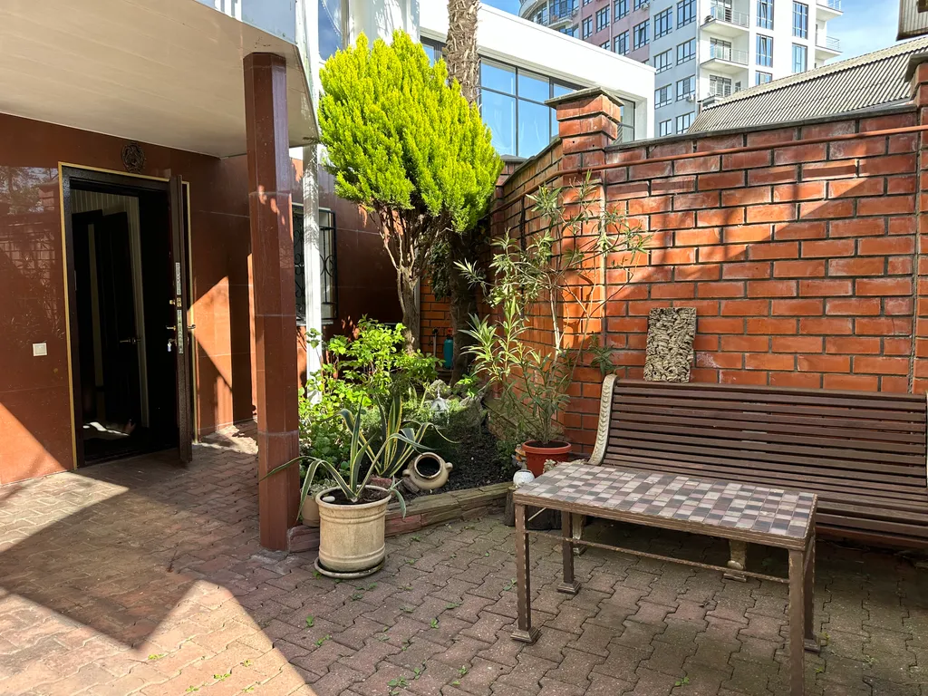 Коттедж Уютный коттедж с садом в центре Сочи — Сочи