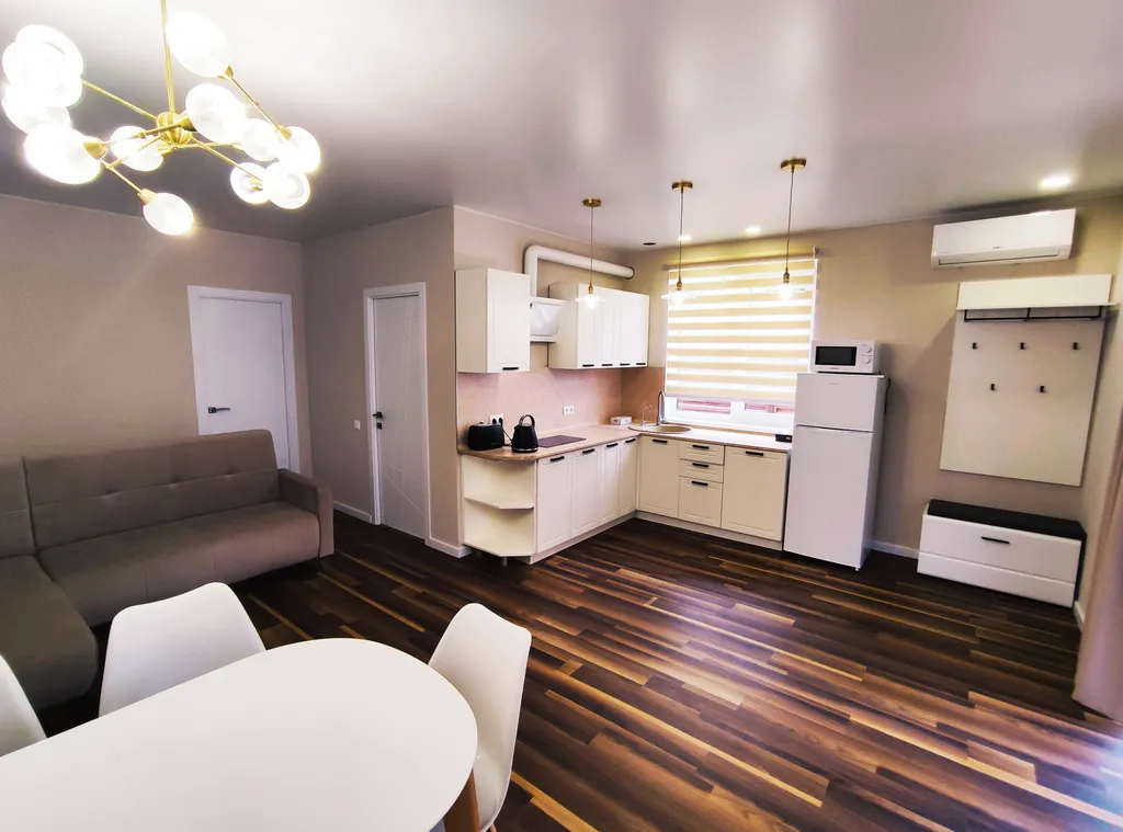 Коттедж в миндальной роще с бассейном