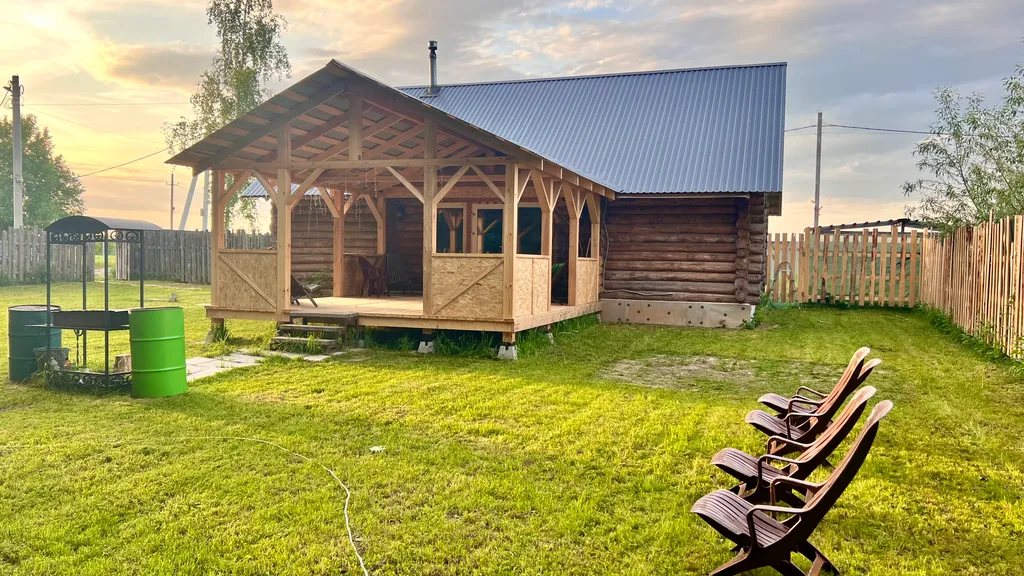 Рубленный дом - баня с террасой