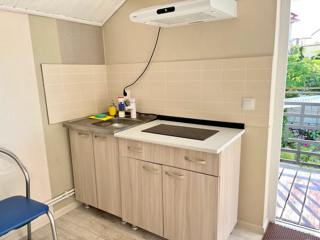 Двухклмнаиный пятиместный номер 100 метров до моря со своей кухней