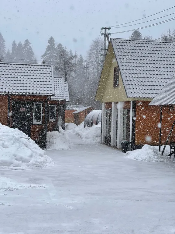 Уютный двухкомнатный домик в Домбае, в гостинице Мечта
