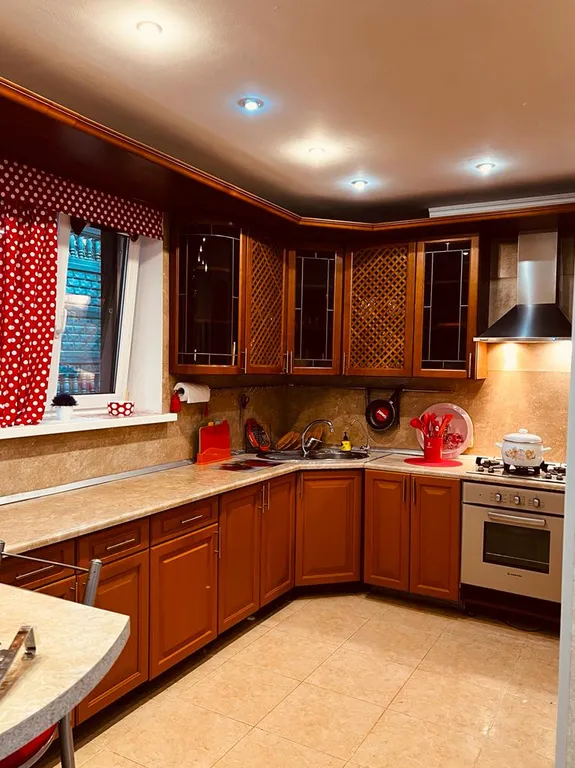 Квартира Трёхкомнатная квартира с красивым ремонтом с отдельным входом в центре — Анапа