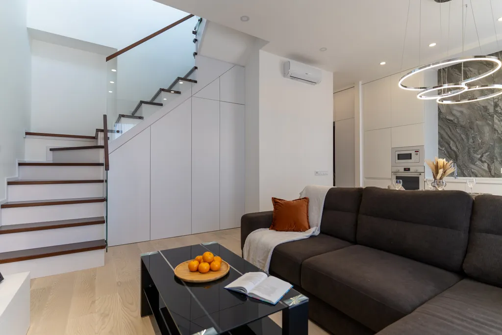 Двухэтажная квартира с мини-сауной и террасой на крыше