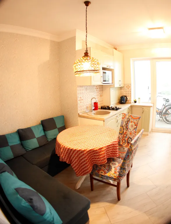 Однокомнатная квартира с велосипедами, 1 линия