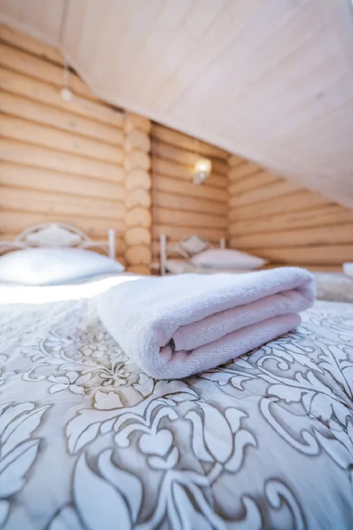 Уютные апартаменты 80 м² c 3-мя спальнями и камином в деревянном доме