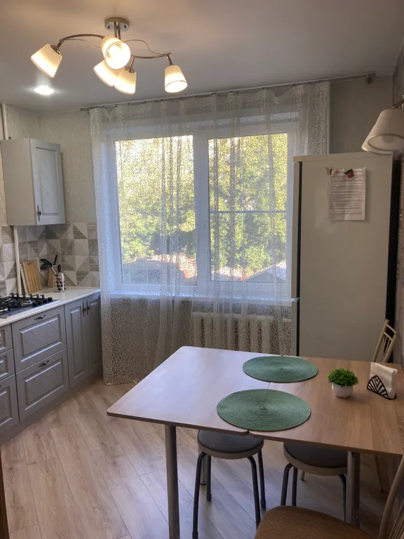 Комфортная трёшечка в центре города, 4 раздельных двуспальных места