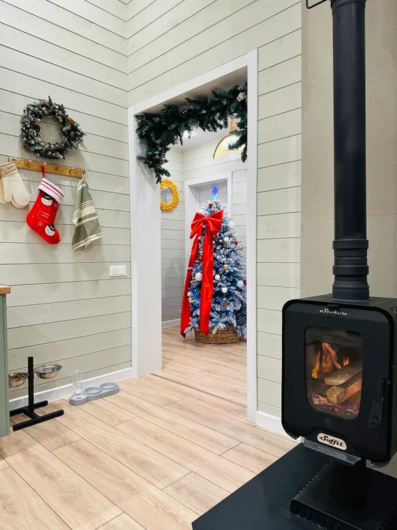 Загородный дом с видом на лес