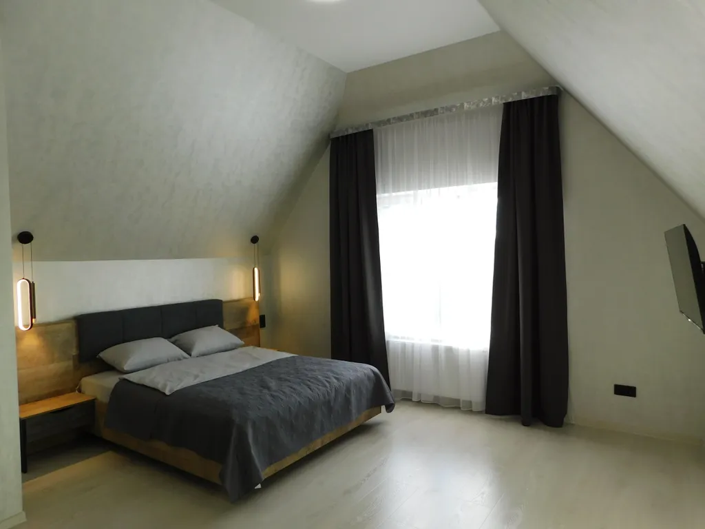 Двух этажный дом, в тихом районе