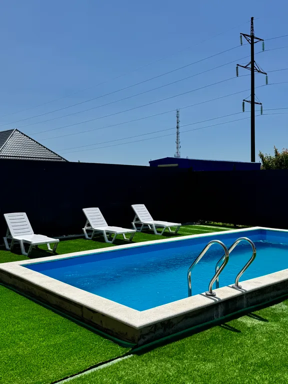 Уютный дом у озера