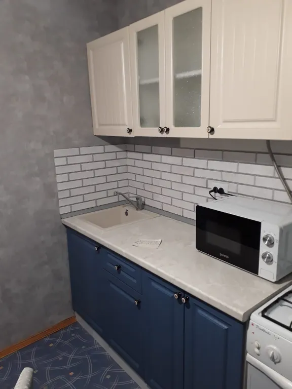 Уютный зелёный двор, окна на 2 стороны