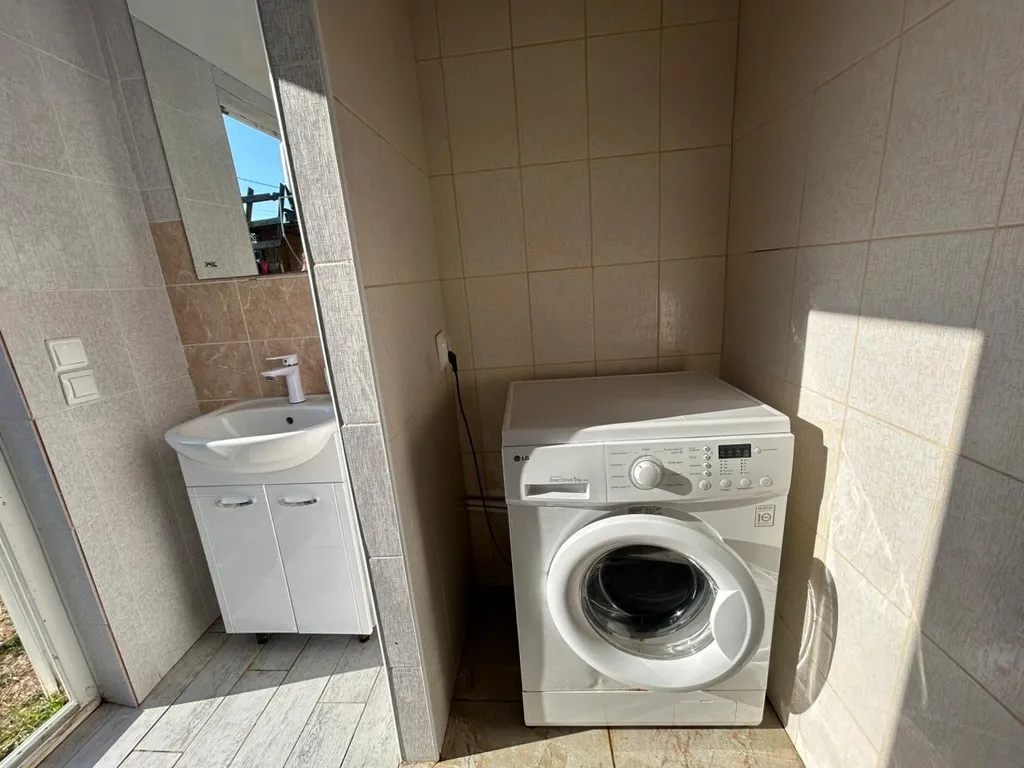 Коттедж Уютный домик с собственной территорией — Кучугуры