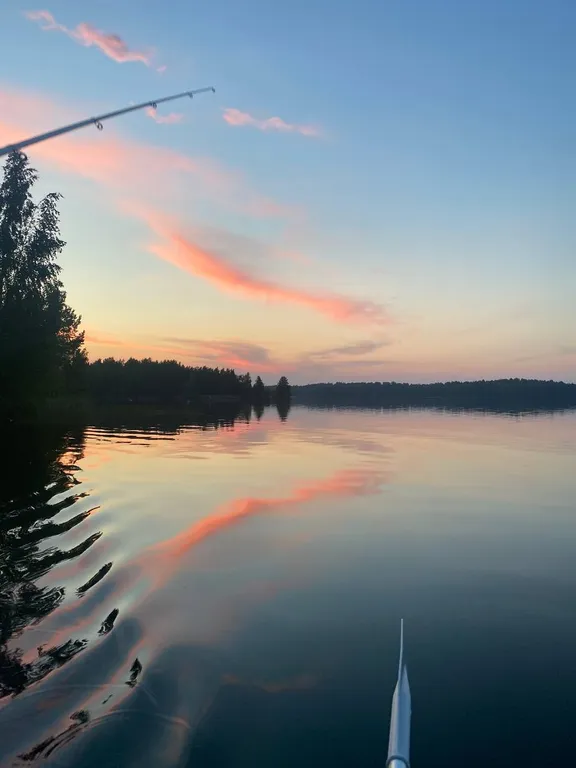 Домик на 2 с панорамным окном прямо на берегу озера