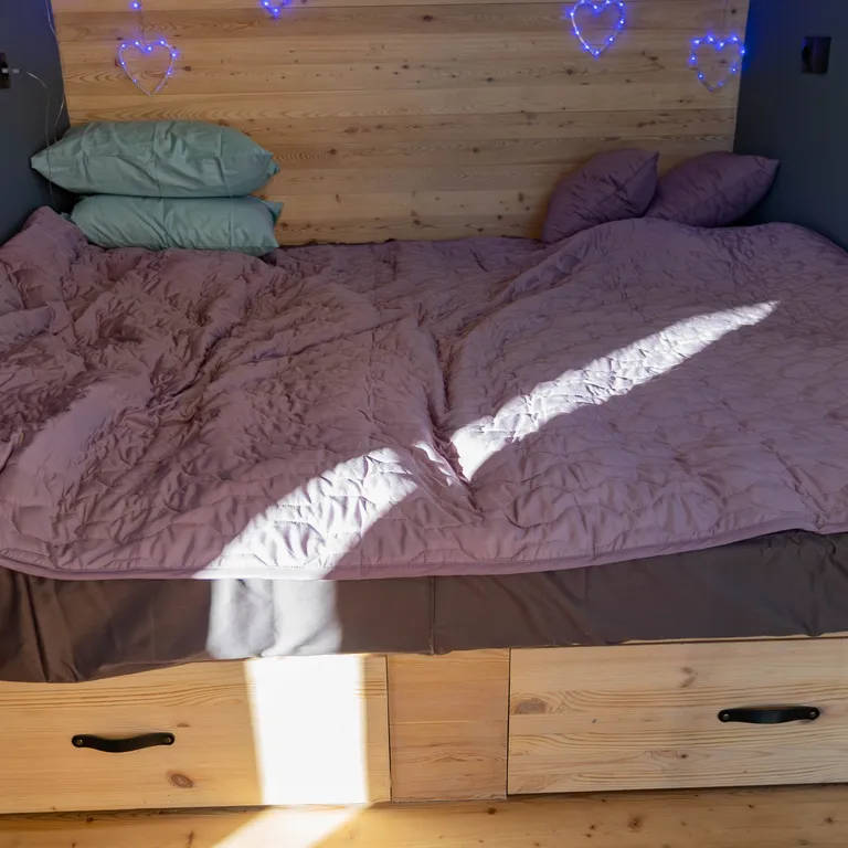 Домик на поляне любви в горах