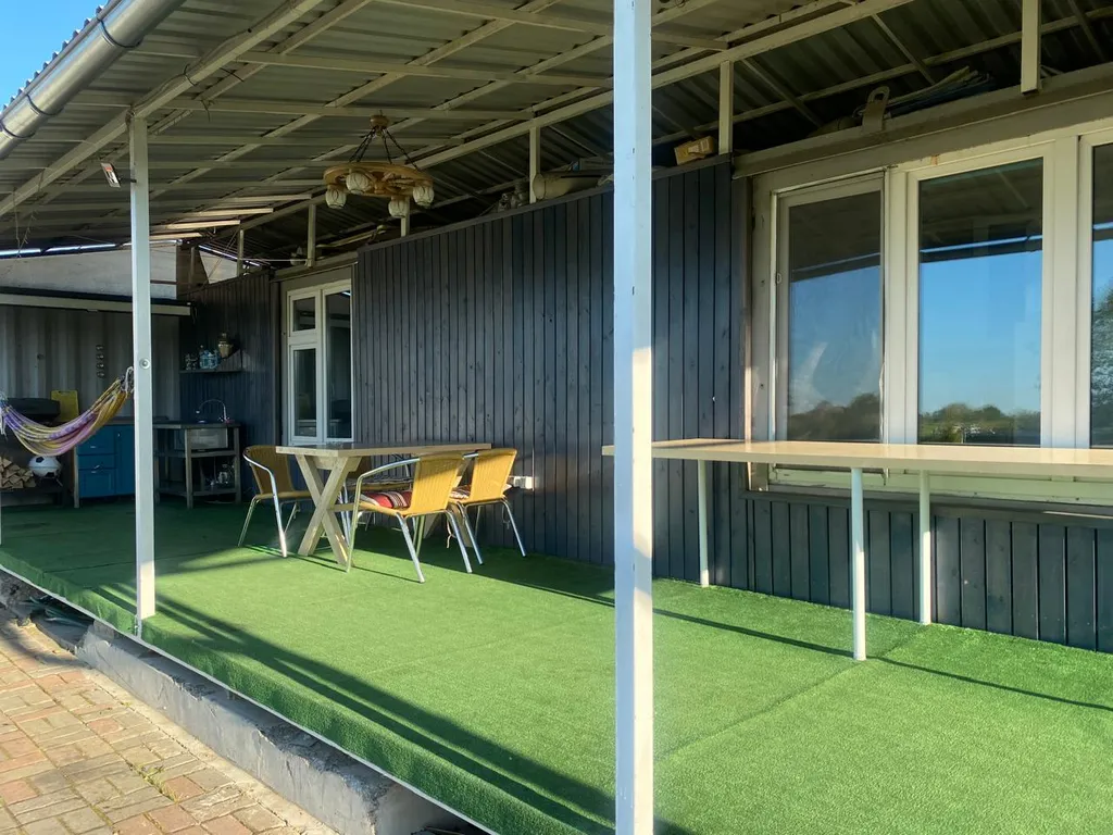 Домик у реки на первой линии